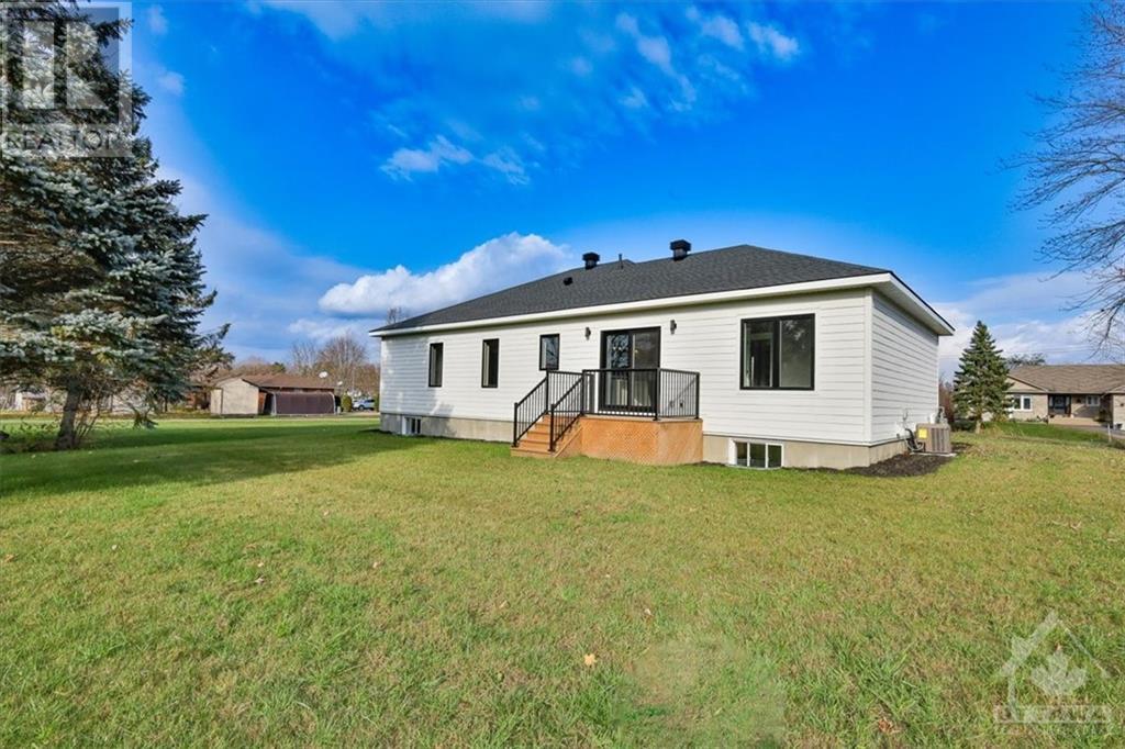 3030 Bridge Street, South Mountain, Ontario  K0E 1W0 - Photo 19 - 1367381