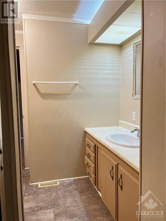 35 Lazy Nol Court, Ottawa, Ontario  K2S 1T5 - Photo 14 - 1368218
