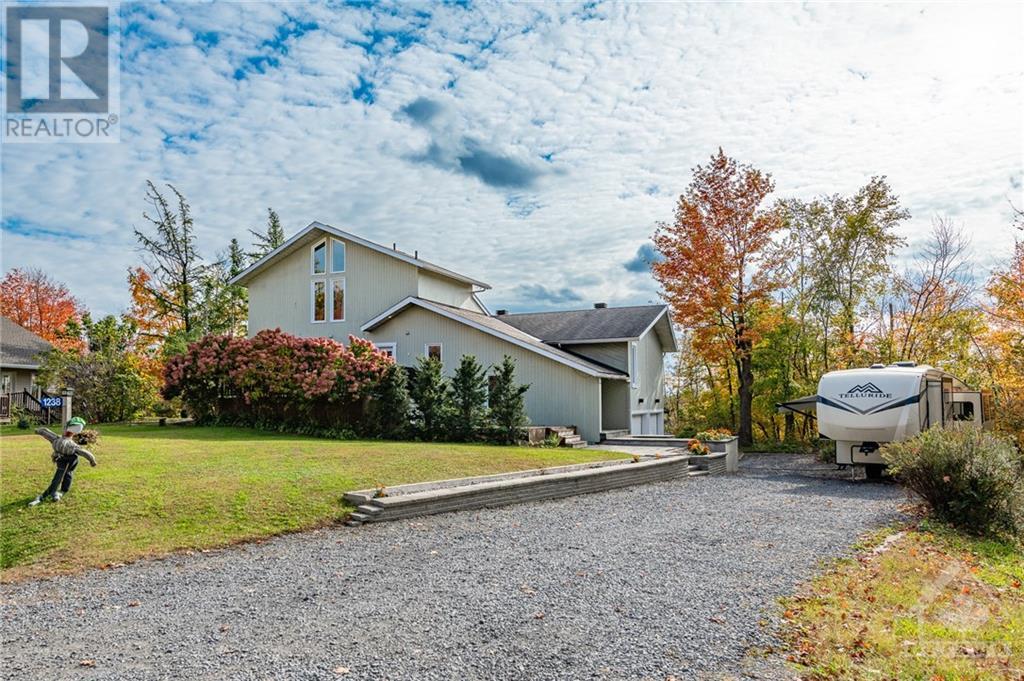 1238 BARNWELL CRESCENT, ottawa, Ontario