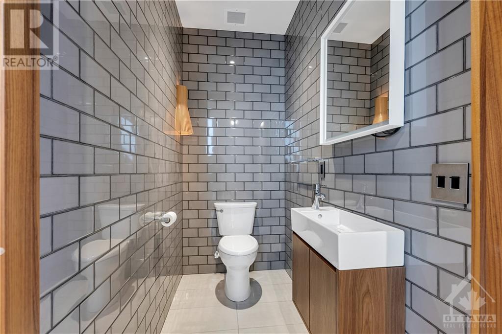 135 Barrette Street Unit#ph4, Ottawa, Ontario  K1L 7Z9 - Photo 5 - 1366793