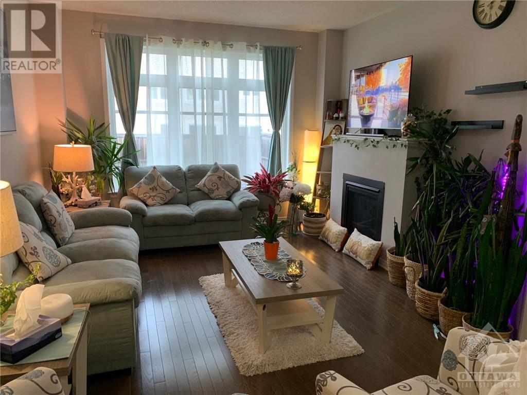 235 Losino Crescent, Ottawa, Ontario  K2V 0E4 - Photo 6 - 1368407