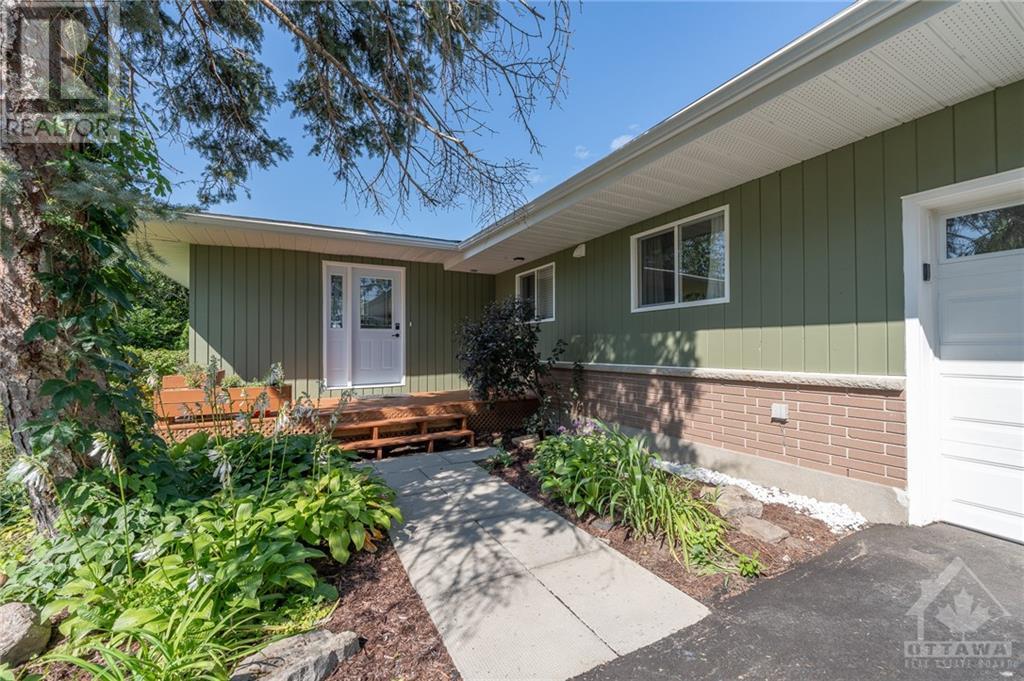 13 Quinpool Crescent, Ottawa, Ontario  K2H 6H9 - Photo 2 - 1368699