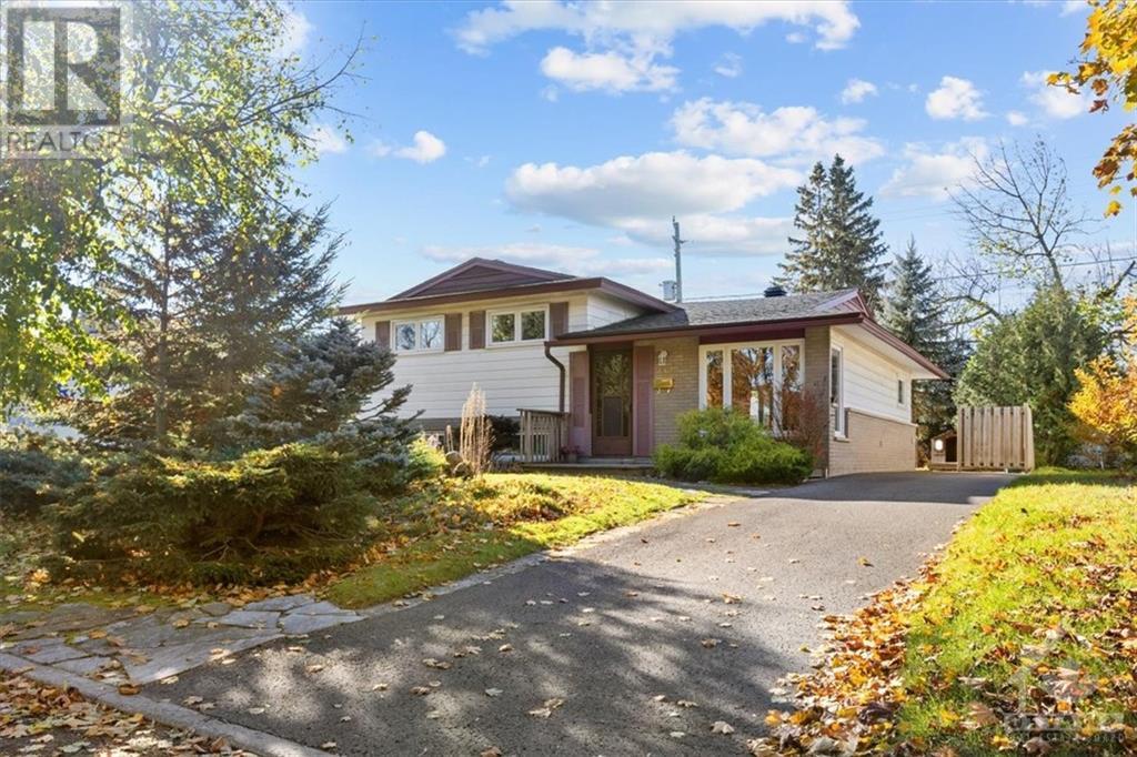 730 HOLT CRESCENT, ottawa, Ontario