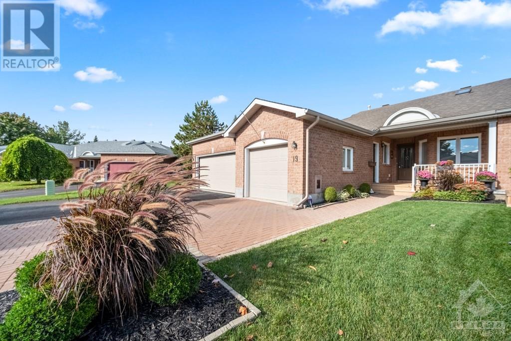 19 Bunting Lane, Kanata, Ontario  K2M 2P7 - Photo 2 - 1369087