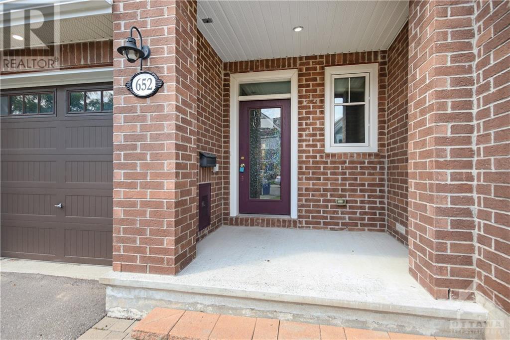 652 Cartographe Street, Ottawa, Ontario  K4A 1B6 - Photo 2 - 1369469