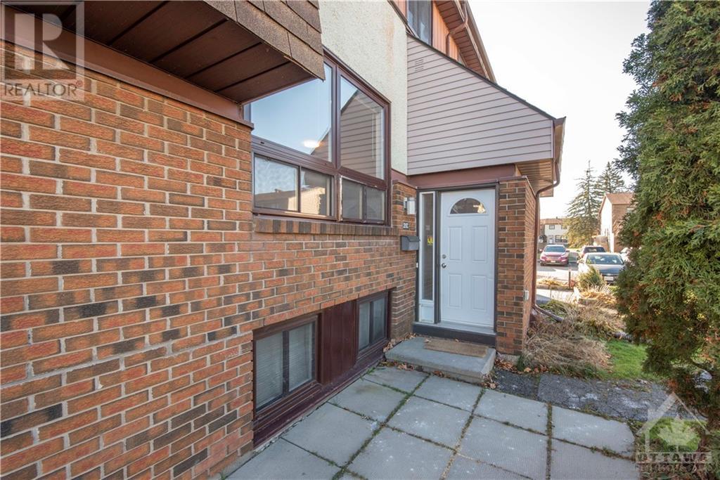 20 Woodvale Green Unit#c, Ottawa, Ontario  K2G 4H2 - Photo 2 - 1369840