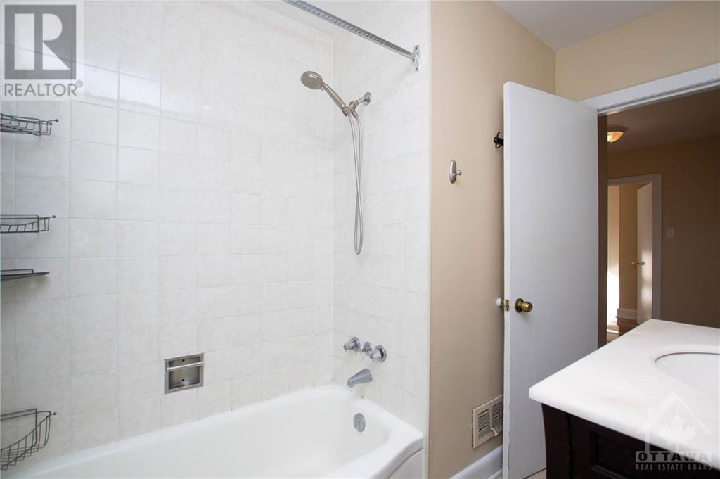 180 Woodroffe Avenue Unit#1, Ottawa, Ontario  K2A 3T9 - Photo 15 - 1366027