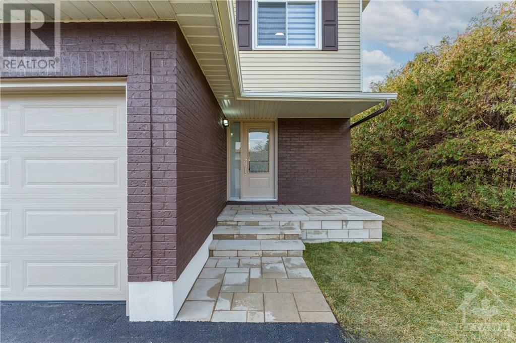 331 Fernleaf Crescent, Ottawa, Ontario  K1E 2Z5 - Photo 3 - 1370813