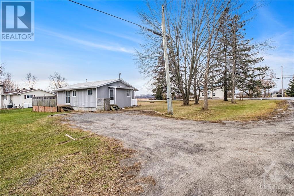 927 County Road 44 Road, Kemptville, Ontario  K0G 1J0 - Photo 1 - 1371273